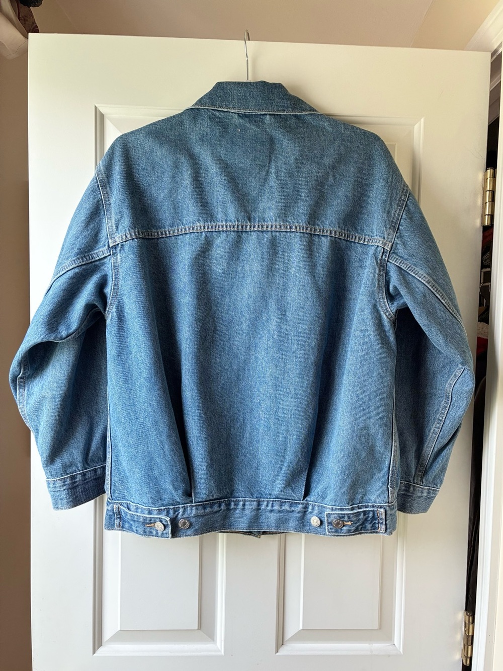 Vintage Levi's Women's Classic Trucker Denim Jacket Medium Wash Oversized XS - Picture 7 of 12